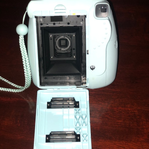 Fujifilm Polaroid Camera - Picture 3 of 4